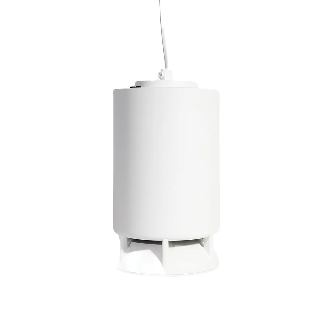 Altavoz Spottune Omni Cord blanco colgado de su cable de alimentación